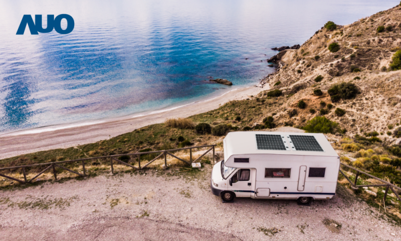 「可撓輕量化太陽光電板SunCurva」使用輕量特殊耐候型複合板取代傳統太陽能板的玻璃前板，不僅降低70%重量，每米平方僅3Kg；具有抗衝擊性能及通過電磁相容性測試，可應用於交通運輸工具，如露營車、遊艇等