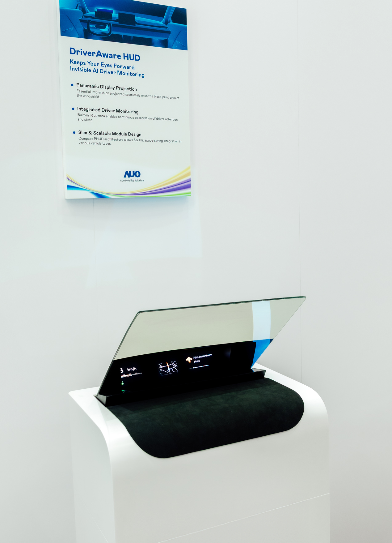 DriverAware HUD结合抬头显示器与隐藏式红外线摄影机，将车速、导航及警示讯息投影于挡风玻璃上，完美对齐驾驶目不离路的视线，同时，透过AI 监控驾驶注意力以提升安全性。